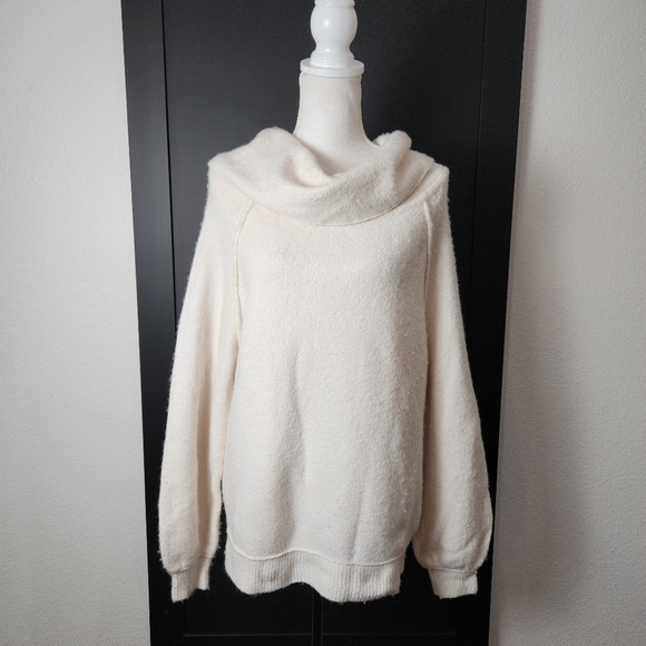 FREE PEOPLE ECHO BEACH CREAM COWL NECK SWEATER SIZE MEDIUM - Picture 2 of 13